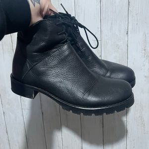 Black leather made in Italy boots